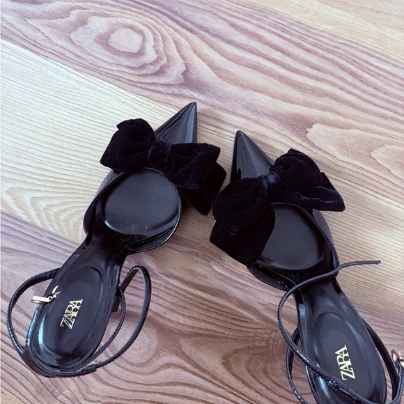 Zara Black Patent Heels with Velvet Bow - Picture 1 of 3